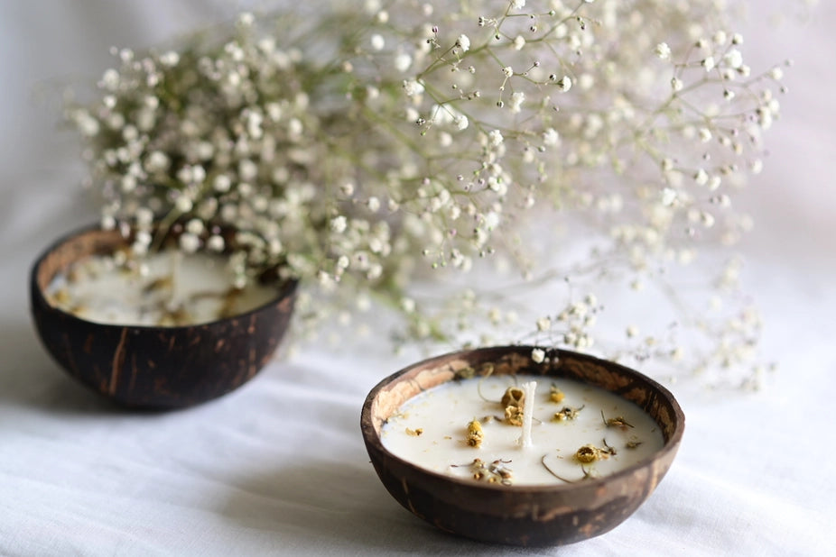 Coconut Shell Candle with Dried Chamomile Flowers